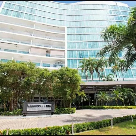 En Edificio Con Acceso Directo A La Playa Cartagena