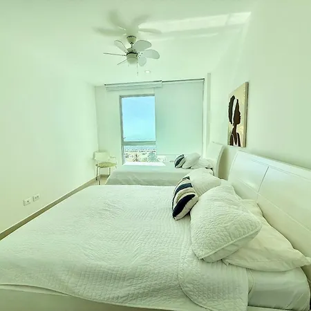 En Edificio Con Acceso Directo A La Playa Apartamento *